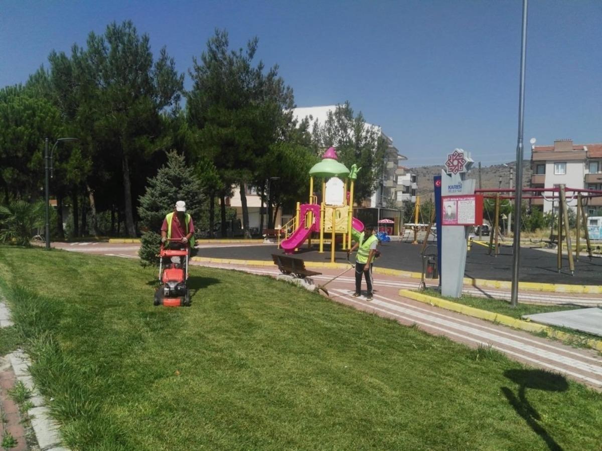 Karesi&rsquo;de yeşil alanların ve kent mobilyalarının bakımı yapılıyor