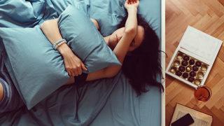 Regl öncesi döneminde şişkinlikle başa çıkmak için ne yapmalı?