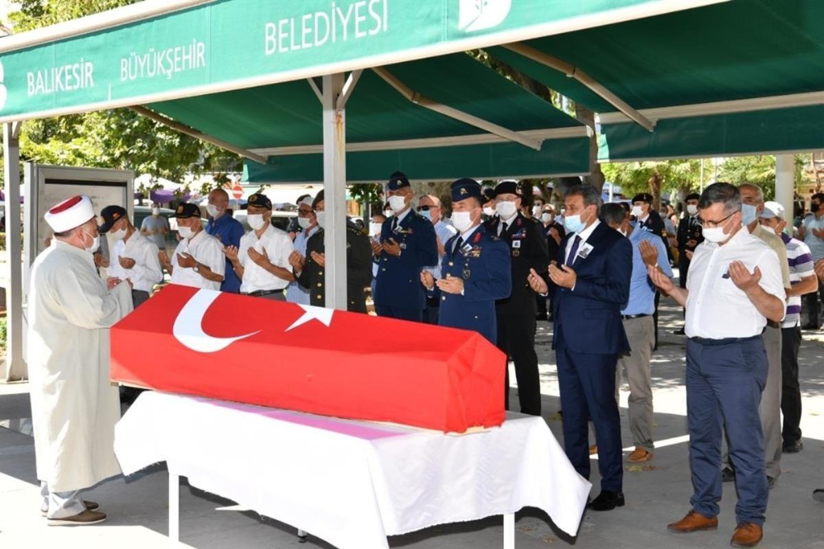 Vefat eden Kıbrıs Gazisine askeri cenaze t&ouml;reni