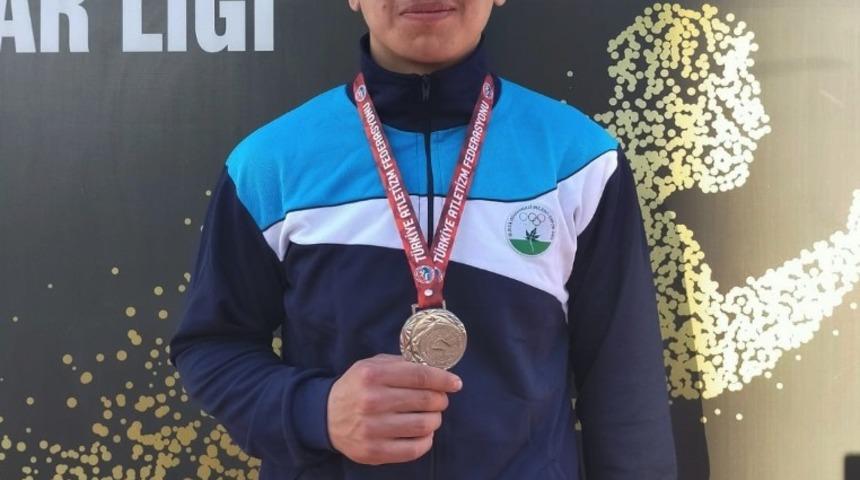 Osmangazili atletler hız kesmiyor