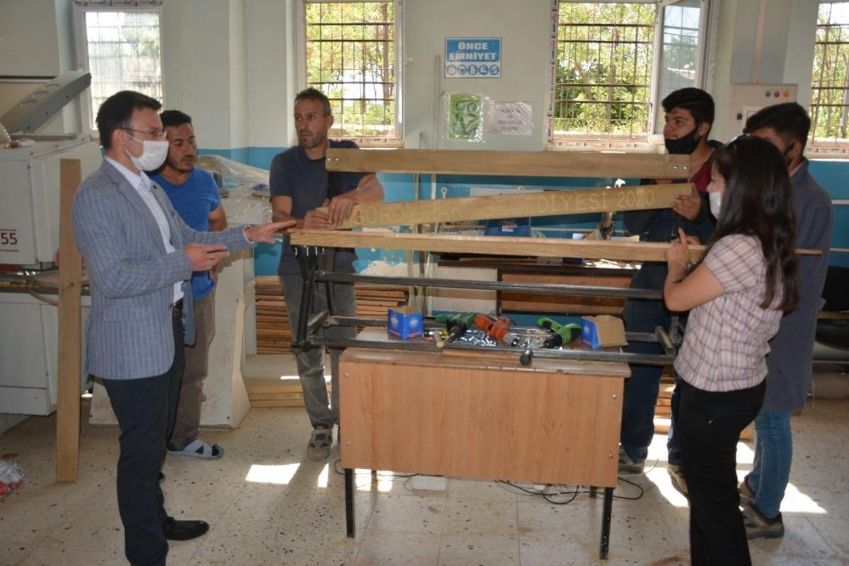 G&uuml;roymak meslek lisesi &ouml;ğrencileri hem &uuml;retiyor hem de har&ccedil;lıklarını kazanıyor