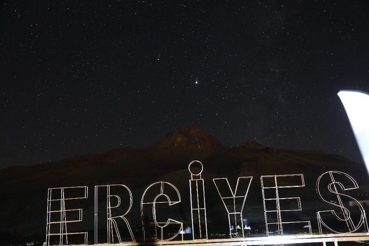 Kayserililer meteor yağmurunu Erciyes’te izledi G3