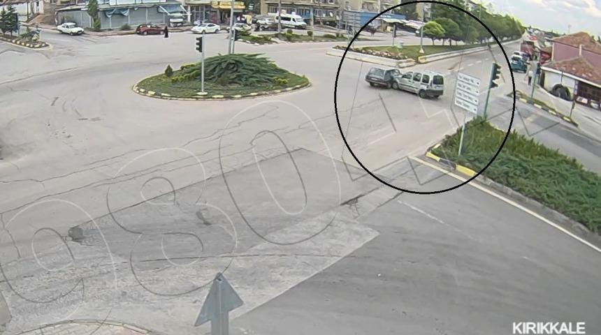 Aynı kavşakta iki benzer kaza