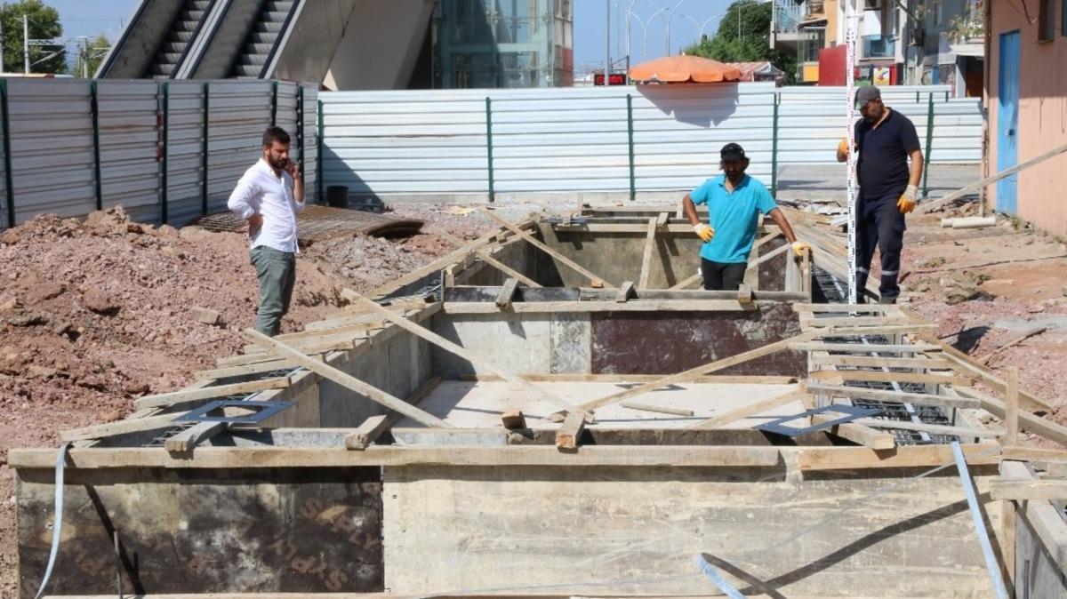 Pişmaniyeciler meydanı yapım &ccedil;alışmaları devam ediyor