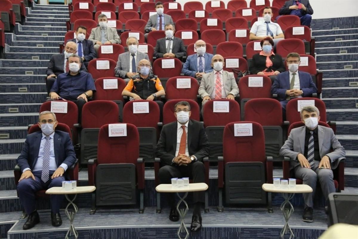 Kamu Y&ouml;neticileri &ldquo;Covid-19&rdquo; hakkında bilgilendirildi