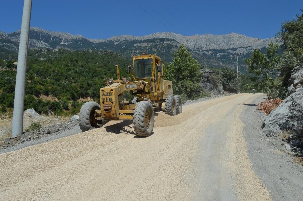 Gazipaşa Sug&ouml;z&uuml; grup yolu yenileniyor