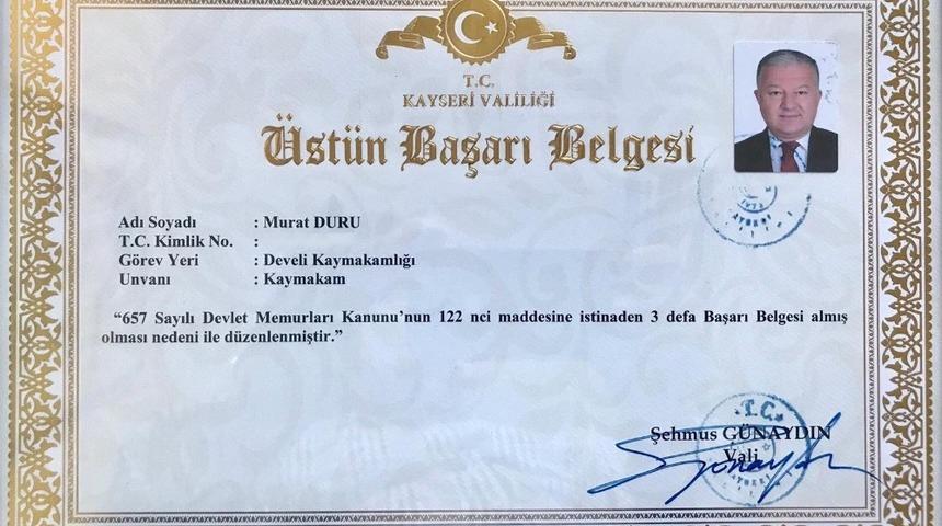 Kaymakam Duru, &Uuml;st&uuml;n Başarı Belgesi ile &ouml;d&uuml;llendirildi