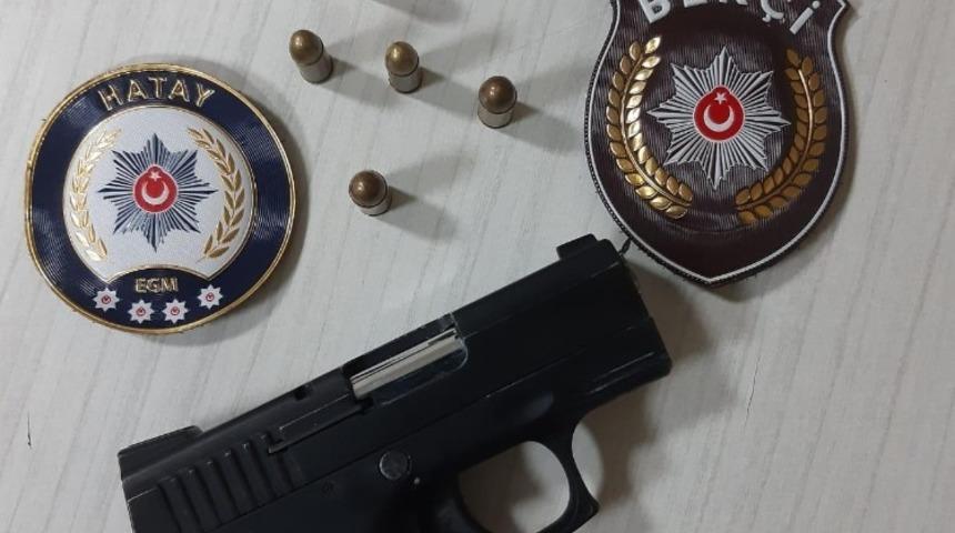 Hatay’da Glock marka tabanca ele geçirildi
