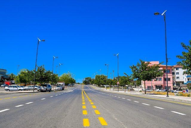 Malatya Büyükşehir yol çizgisine ağırlık verdi