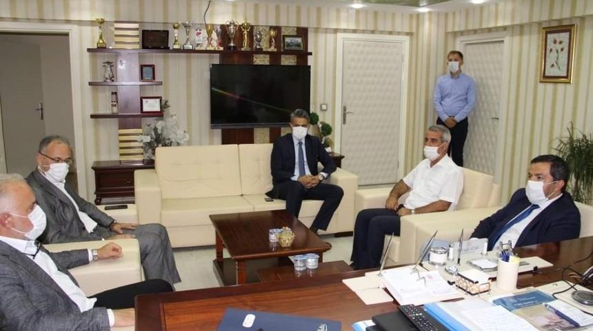 Kızılay y&ouml;netiminden Bentli&rsquo;ye ziyaret