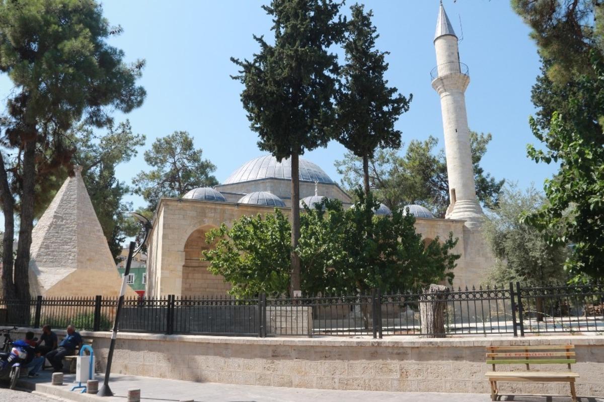 Tarihi Laal Paşa Camii i&ccedil;in Mersin milletvekili Şimşek devrede