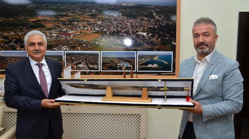 Topaloğlu&rsquo;ndan Urhal&rsquo;a kılı&ccedil;