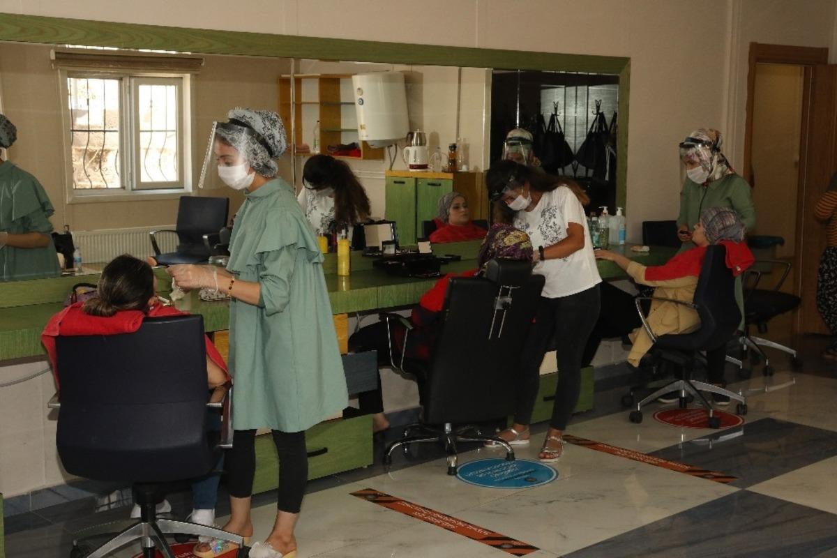 Diyarbakır&rsquo;da kadınlara y&ouml;nelik meslek kursları a&ccedil;ıldı