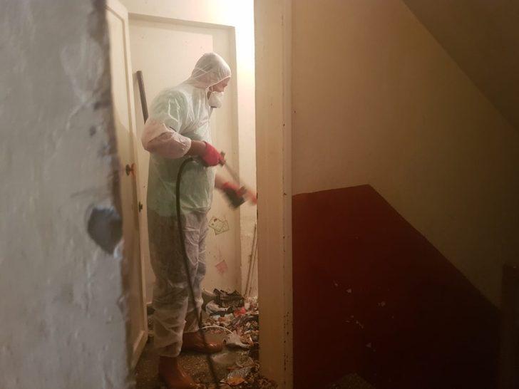 Efeler’de çöp ev temizlendi G1