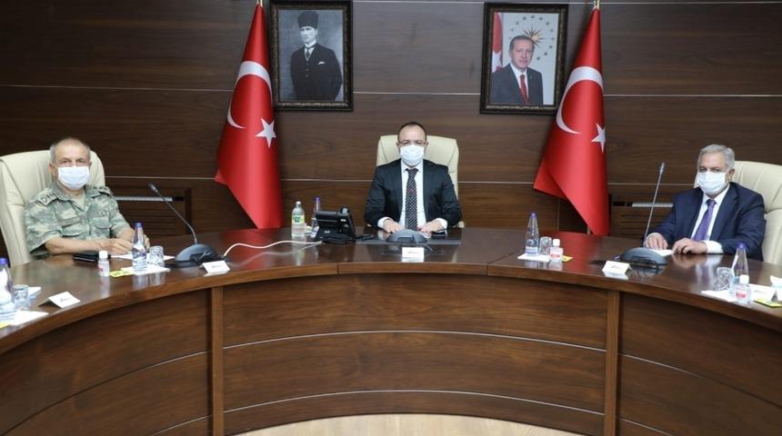 Elazığ&rsquo;da Covid-19 nedeniyle Hazar g&ouml;l&uuml;ne girişler kısıtlandı