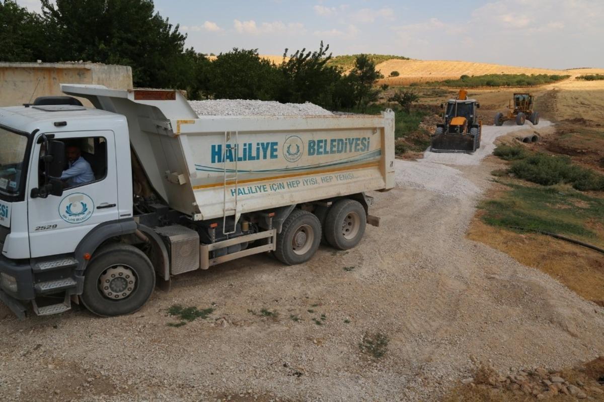 Haliliye&rsquo;de yol yapım &ccedil;alışması