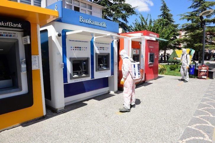 Çorum Belediyesi sosyal alanlar dezenfekte ediyor G1