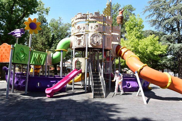 Çorum Belediyesi sosyal alanlar dezenfekte ediyor G2