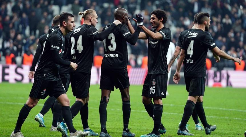 Atiba 1 yıl daha Beşiktaş'ta