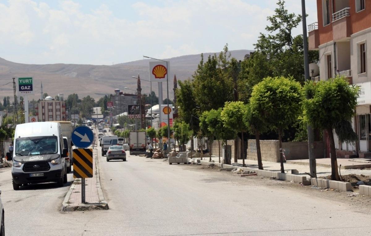 Hacıbekir caddesinde yenileme &ccedil;alışmaları devam ediyor