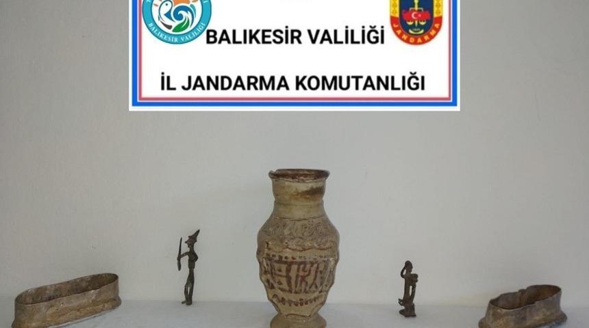 İvrindi’de jandarmadan tarihi eser operasyonu