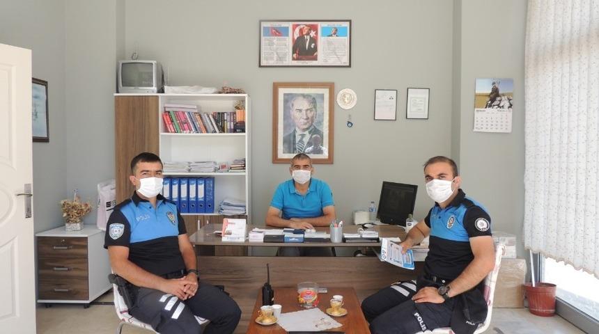 Kars’ta polis muhtarları bilgilendirdi