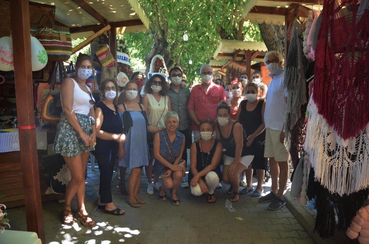 Salgınla m&uuml;cadele s&uuml;recinin el emekleri Hanımeli Sokağı&rsquo;nda hayat buldu