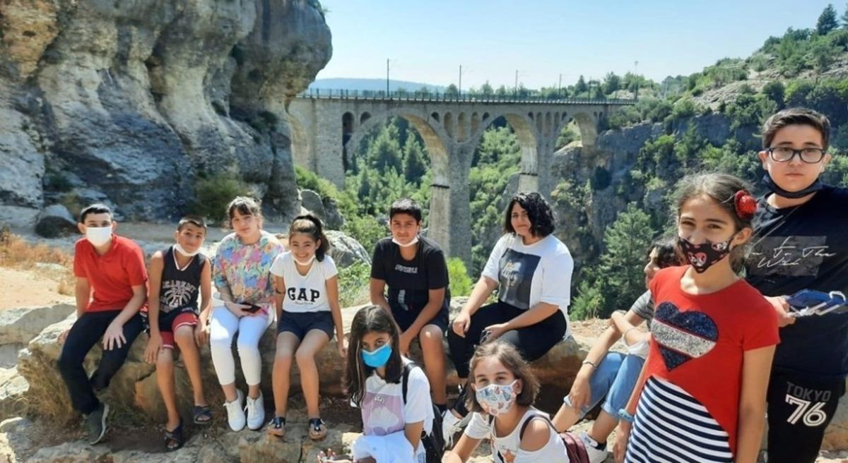 &Ccedil;ocuklar Karaisalı&rsquo;yı gezdi