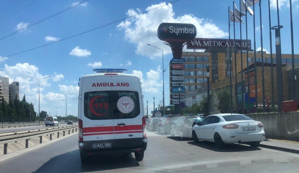 AVM&rsquo;de iskeleden d&uuml;şen iş&ccedil;i yaralandı