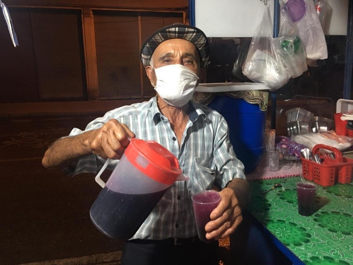 Menekşe amca Aydınlıları 50 yıldır serinletiyor