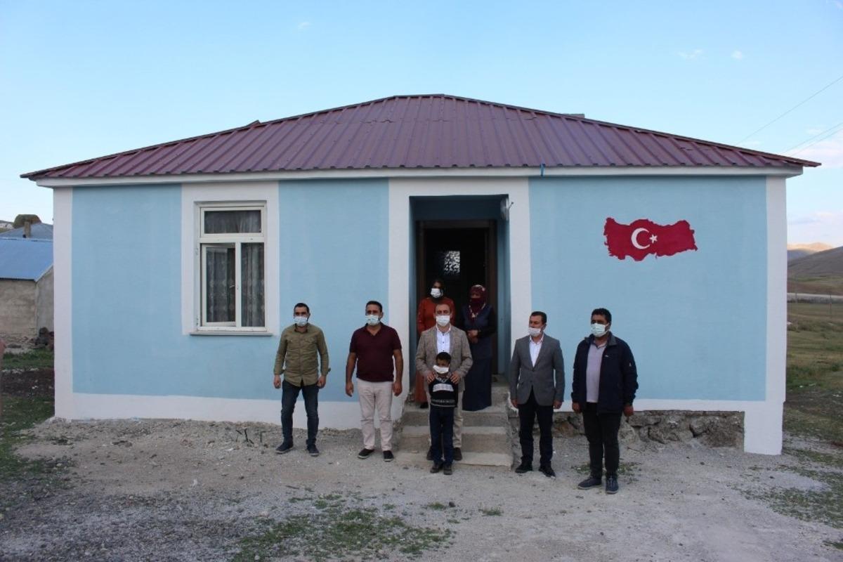 Babaları tarafından terk edilen Ecevet ailesi sıcak yuvalarına kavuştu