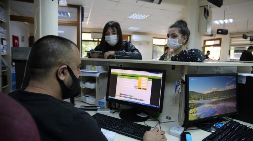 Başkan B&uuml;y&uuml;kakın&rsquo;dan yeni mezun &ouml;ğrencilere m&uuml;jde