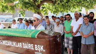 Hüsnü Şenlendirici anneannesi Fahriye Köfeci'yi kaybetti