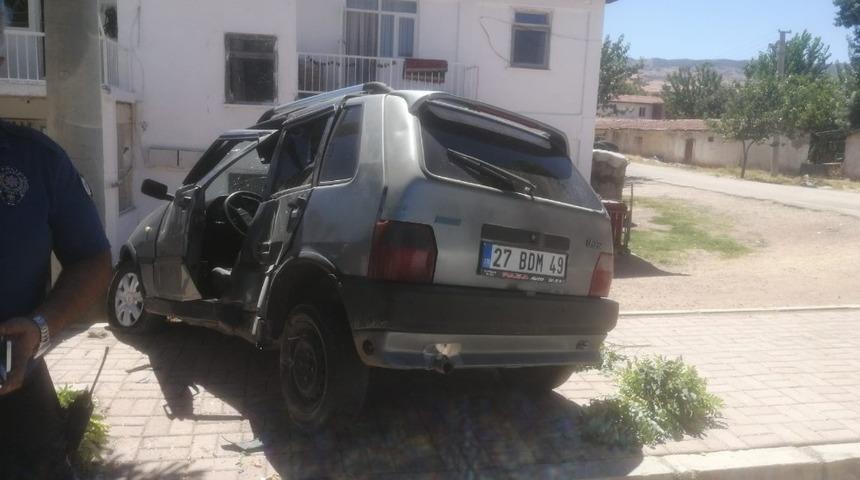 Otomobil kaldırıma &ccedil;ıktı