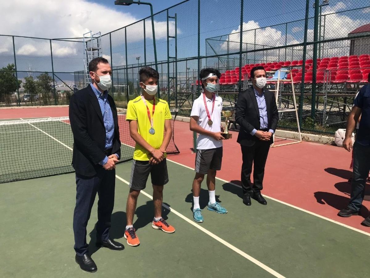 Ağrılı tenis&ccedil;ilerden 3 madalya