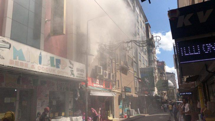 İzmit'te vatandaşları sokağa döken yangın