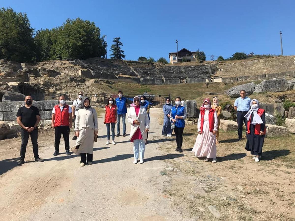 Yarışmaya katılacak gen&ccedil;ler Antik kenti incelemede bulundu