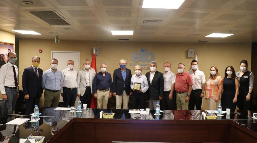 23 yıl sonra g&ouml;revini oğluna devretti