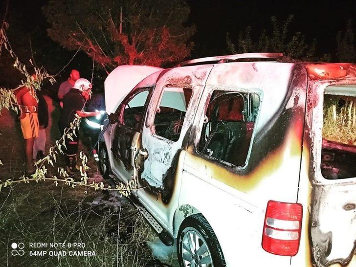 Van’da park halindeki araç yandı G1