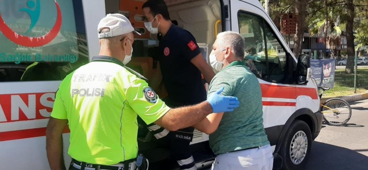 Hafif ticari ara&ccedil; ile otomobil &ccedil;arpıştı: 2 yaralı