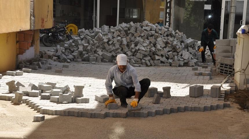 Cizre’de Cudi ve Dicle mahallesinde parke döşeme çalışmaları
