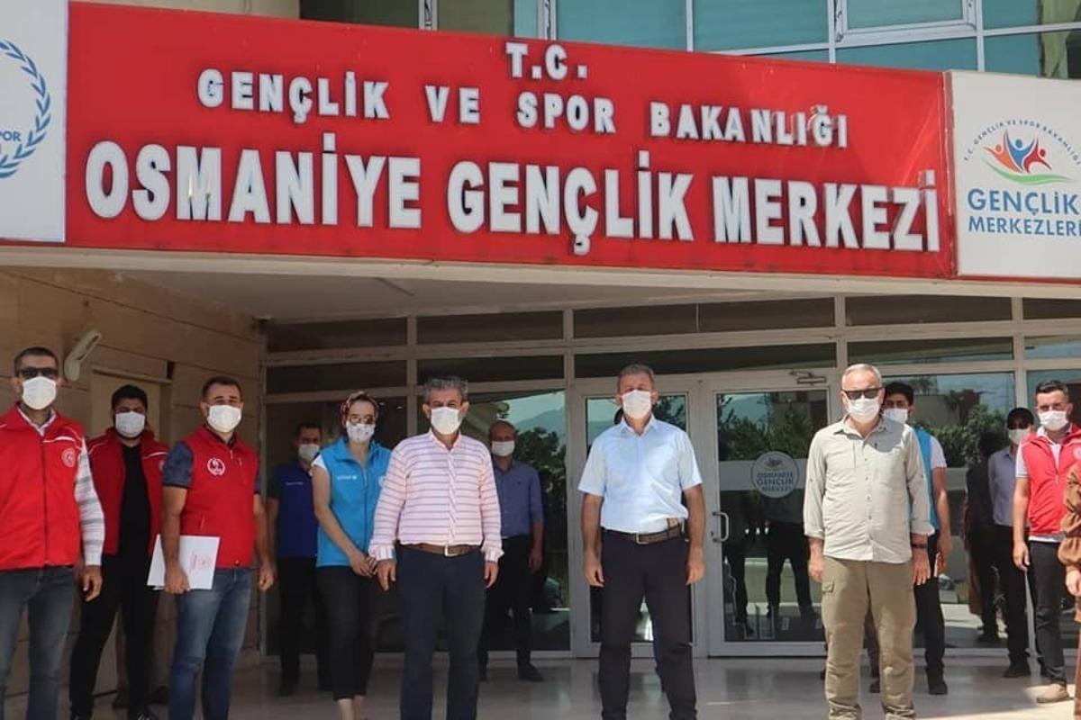 Ulusan, Osmaniye&rsquo;deki gen&ccedil;lik merkezlerinde incelemelerde bulundu