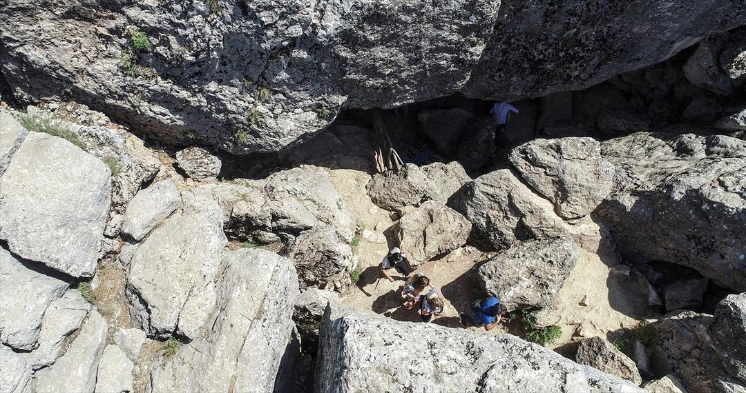 Buzluk Mağarası'nda doğal klima şaşkınlığı! 'İ&ccedil;eri girer girmez y&uuml;z&uuml;ne &ccedil;arpıyor'