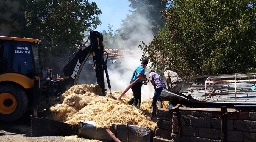 Gölbaşı ilçesinde samanlık yangını korkuttu