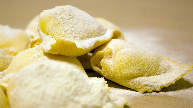 Yeni lezzetler tatmak isteyenler için kıymalıya alternatif 3 pratik sebzeli mantı tarifi!