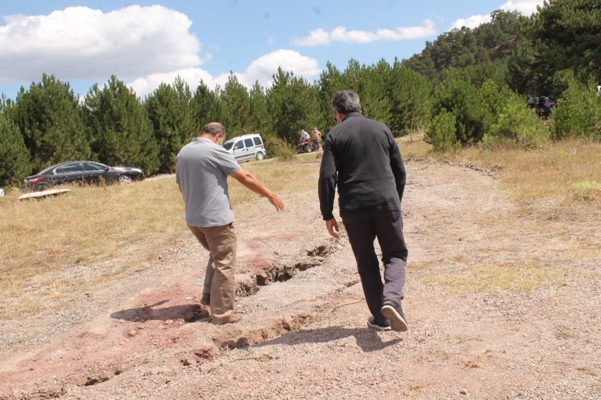 Dev &ccedil;atlaklar oluştu, k&ouml;yl&uuml;ler tedirgin oldu