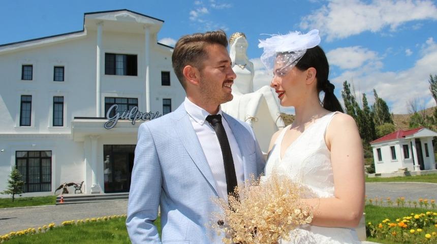 G&uuml;lperi Heykeli gen&ccedil; &ccedil;iftlerin uğrak yeri olmaya başladı