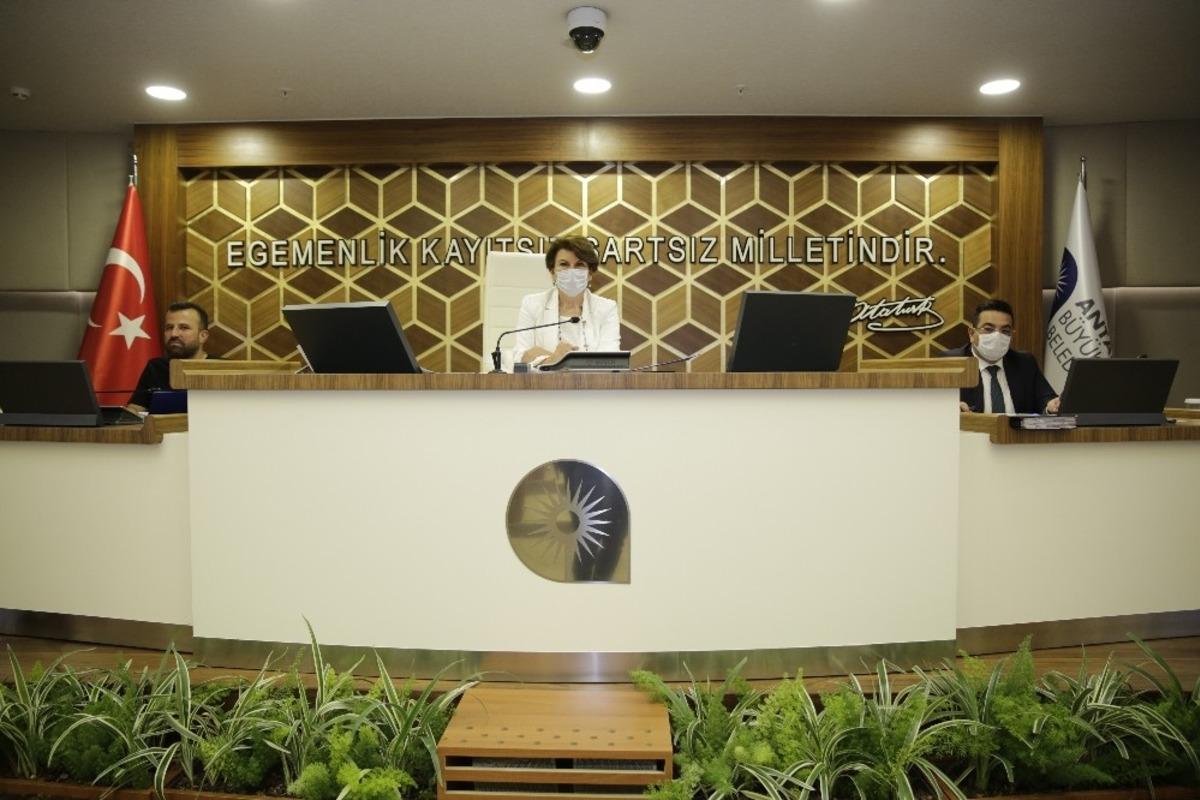 B&uuml;y&uuml;kşehir K&uuml;lt&uuml;r Salonu&rsquo;nun adı &ldquo;Yıldız Kenter Sahnesi&rdquo; olarak değişti