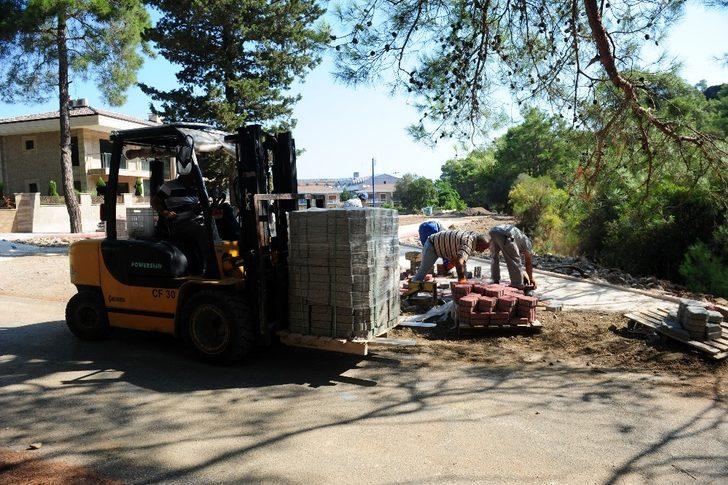 Kemer’de yol çalışmaları devam ediyor G3
