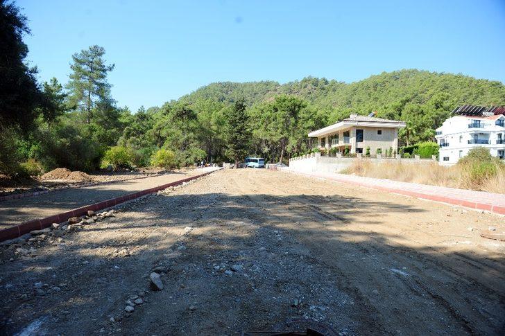 Kemer’de yol çalışmaları devam ediyor G4